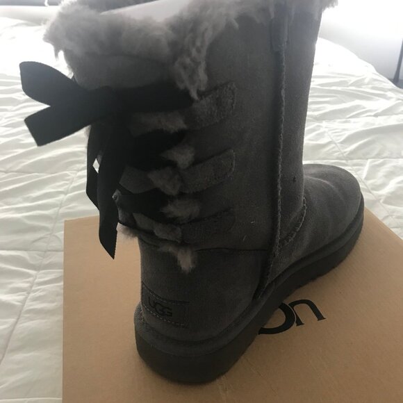 UGG Boots W Short Continuity Bow in Grey Size 8 - Picture 4 of 9